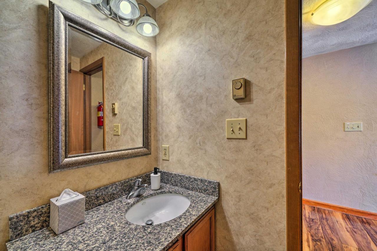 Idyllic Somerset Condo Ski, Hike And Relax! Champion Luaran gambar